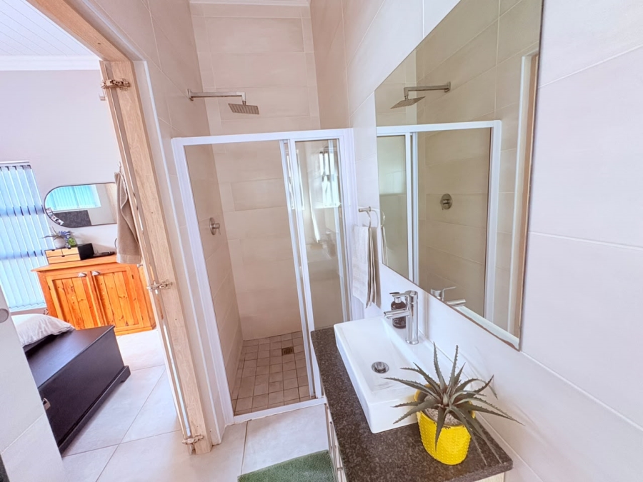 3 Bedroom Property for Sale in Outeniquasbosch Western Cape